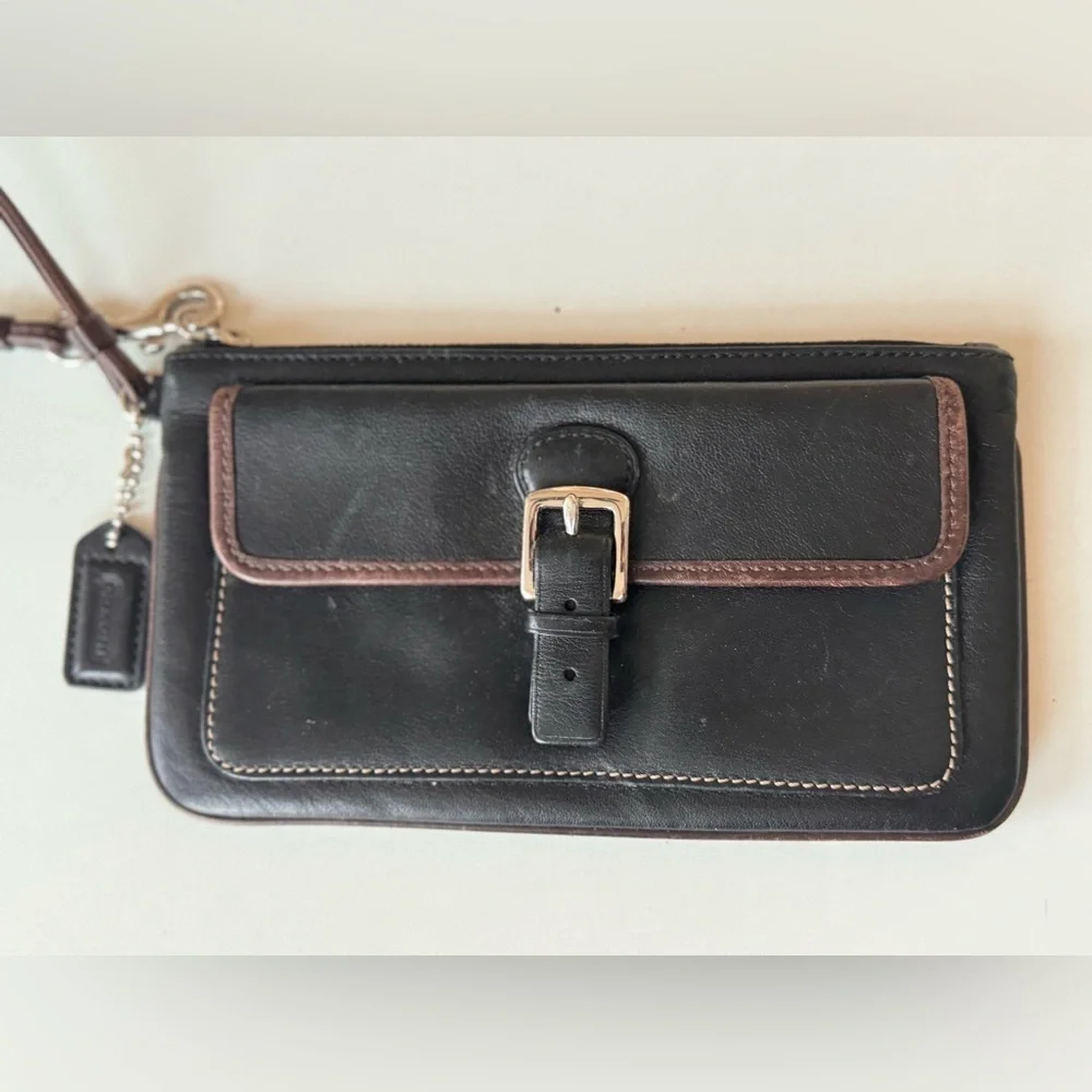 Vintage Coach 90s Y2K Black Leather Buckle Flap Women’s Wristlet Wallet